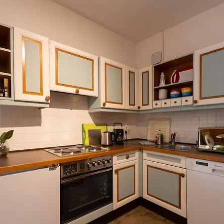 Apartment Absteige Innsbruck- Zentrale Ferienapartments *